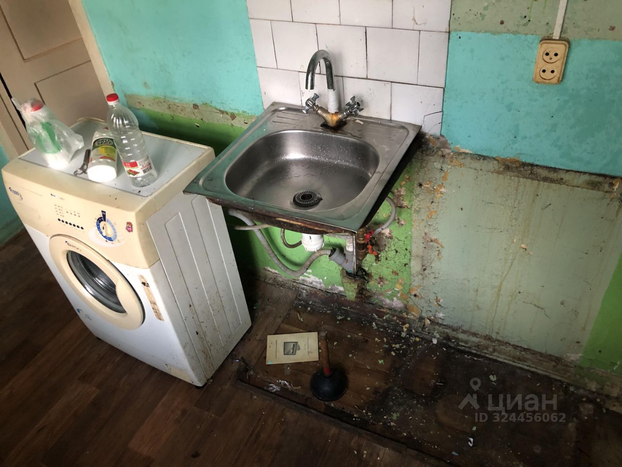 Продажа 2-комн квартиры на вторичном рынке Волхов, улица Марата,  д. 8