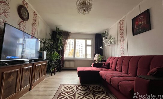 Продажа 2-комн квартиры на вторичном рынке Гатчина, пр-кт 25 Октября,  д. 52б