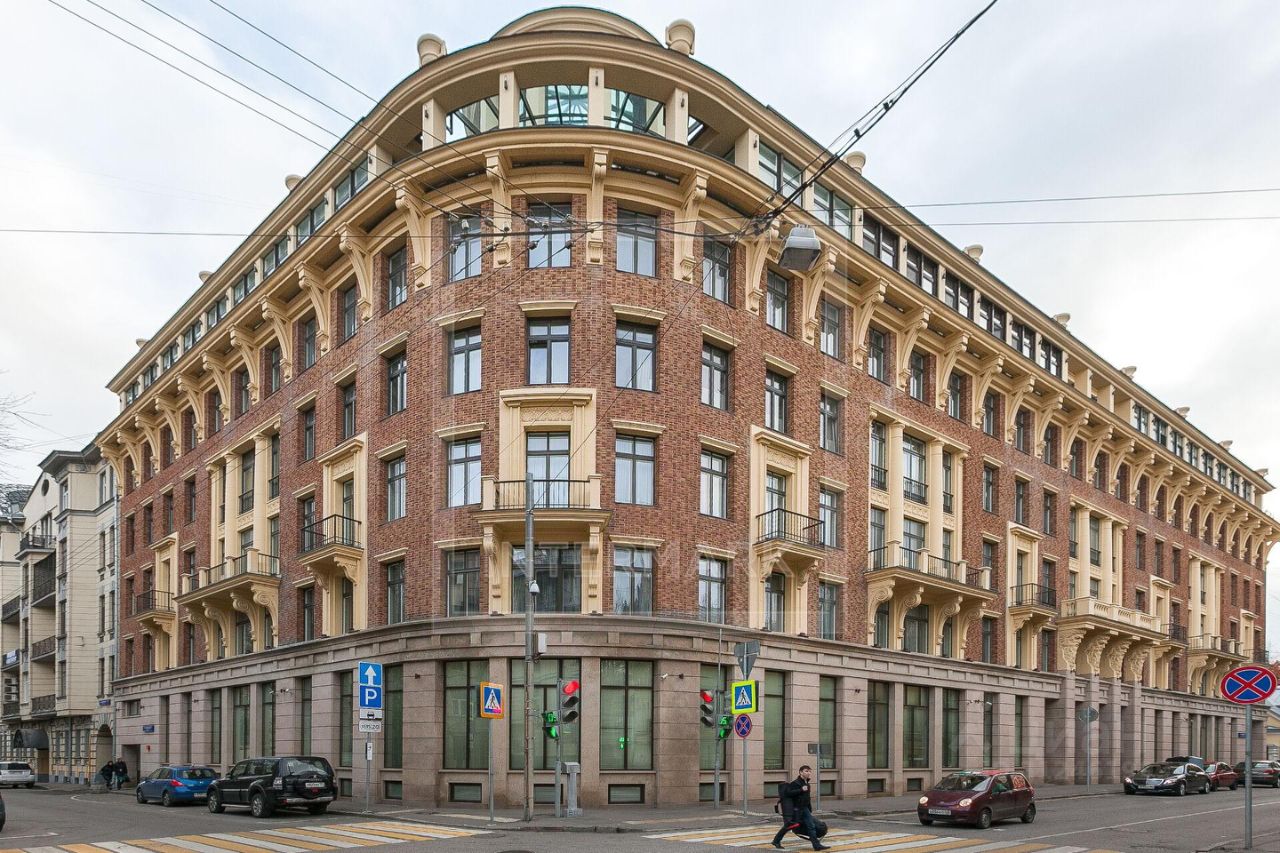 Продажа 5-комн квартиры на вторичном рынке Большой Левшинский переулок, 11