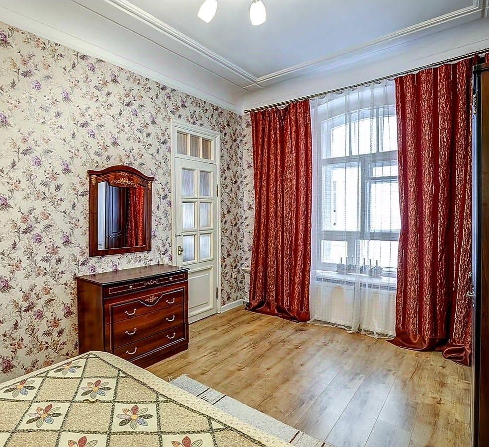 Продажа 4-комн квартиры на вторичном рынке Невский проспект, 156
