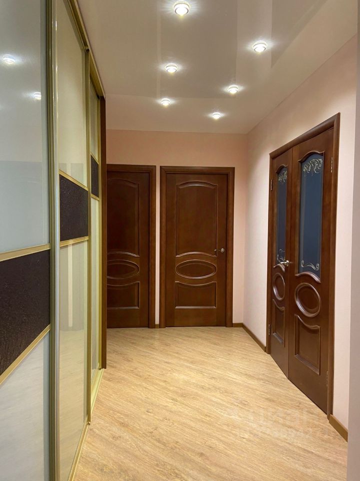 Продажа 3-комн квартиры на вторичном рынке улица Авиаторов, 20