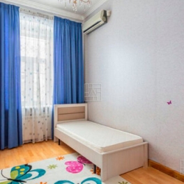 Аренда 4-комн квартиры на вторичном рынке Армянский переулок,  д. 7