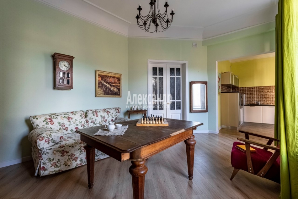 Продажа 5-комн квартиры на вторичном рынке Почтамтская ул. ,  д. 13