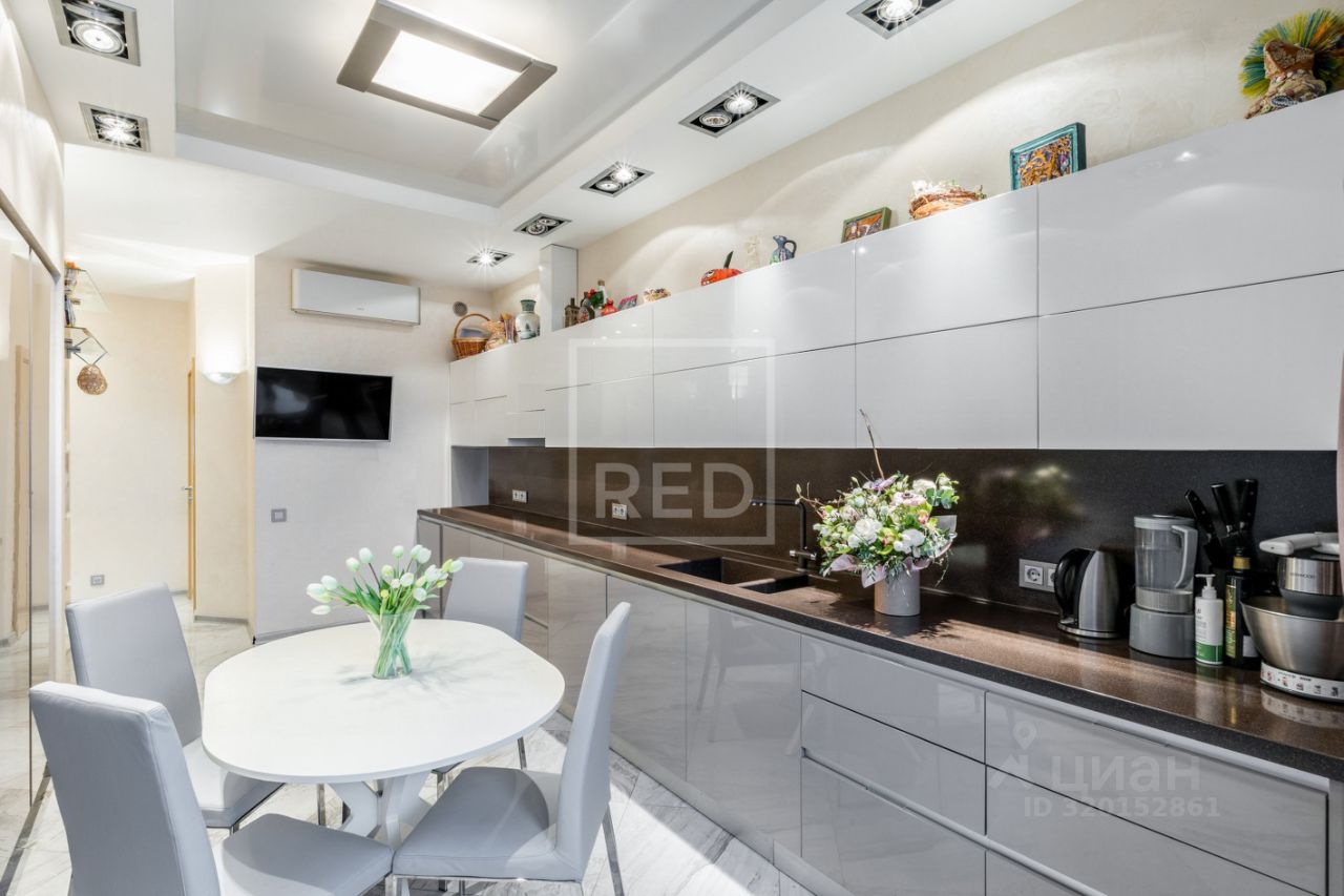 Продажа 3-комн квартиры на вторичном рынке улица Маршала Катукова, 24к1