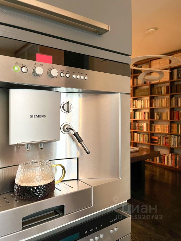 Продажа 3-комн квартиры на вторичном рынке Зверинская улица, 22