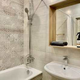 Продажа 1-комн квартиры на вторичном рынке Гатчина г, Авиатриссы Зверевой ул,  д. 14