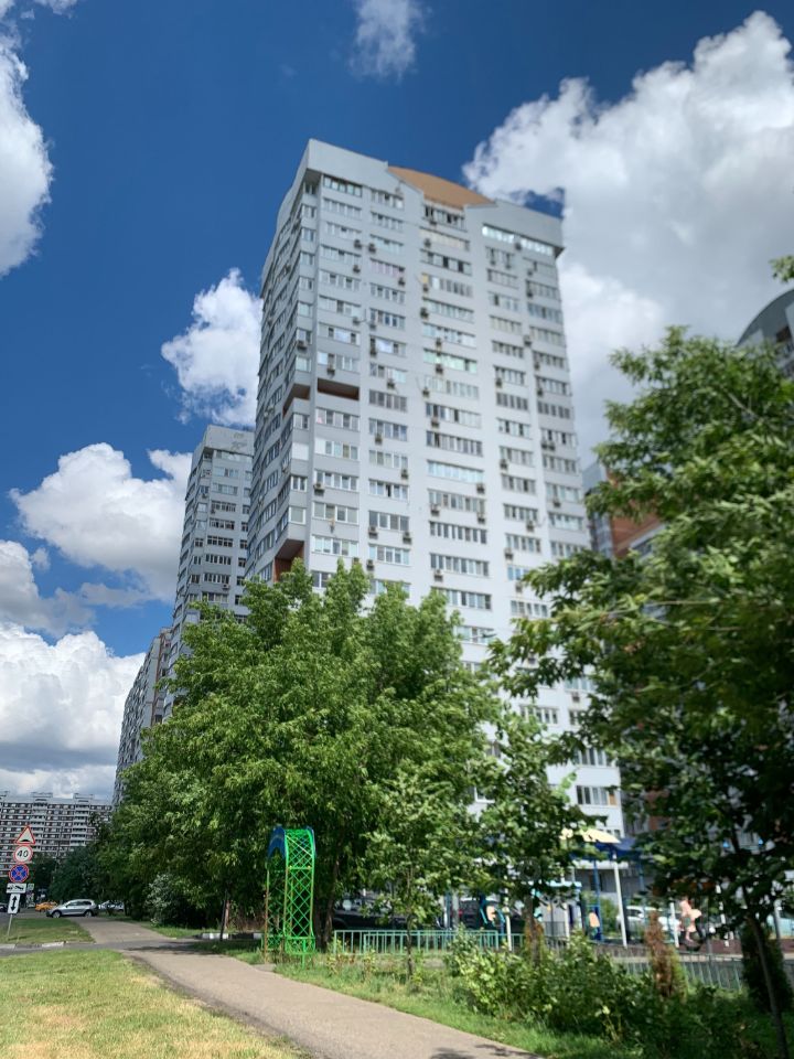 Продажа 5-комн квартиры на вторичном рынке Истринская улица, 4