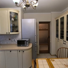 Продажа 3-комн квартиры на вторичном рынке Клязьма-Старбеево, улица Академика Грушина,  д. 2/10