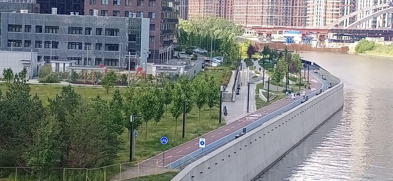 Продажа 4-комн квартиры на вторичном рынке Береговой проезд, 1Б