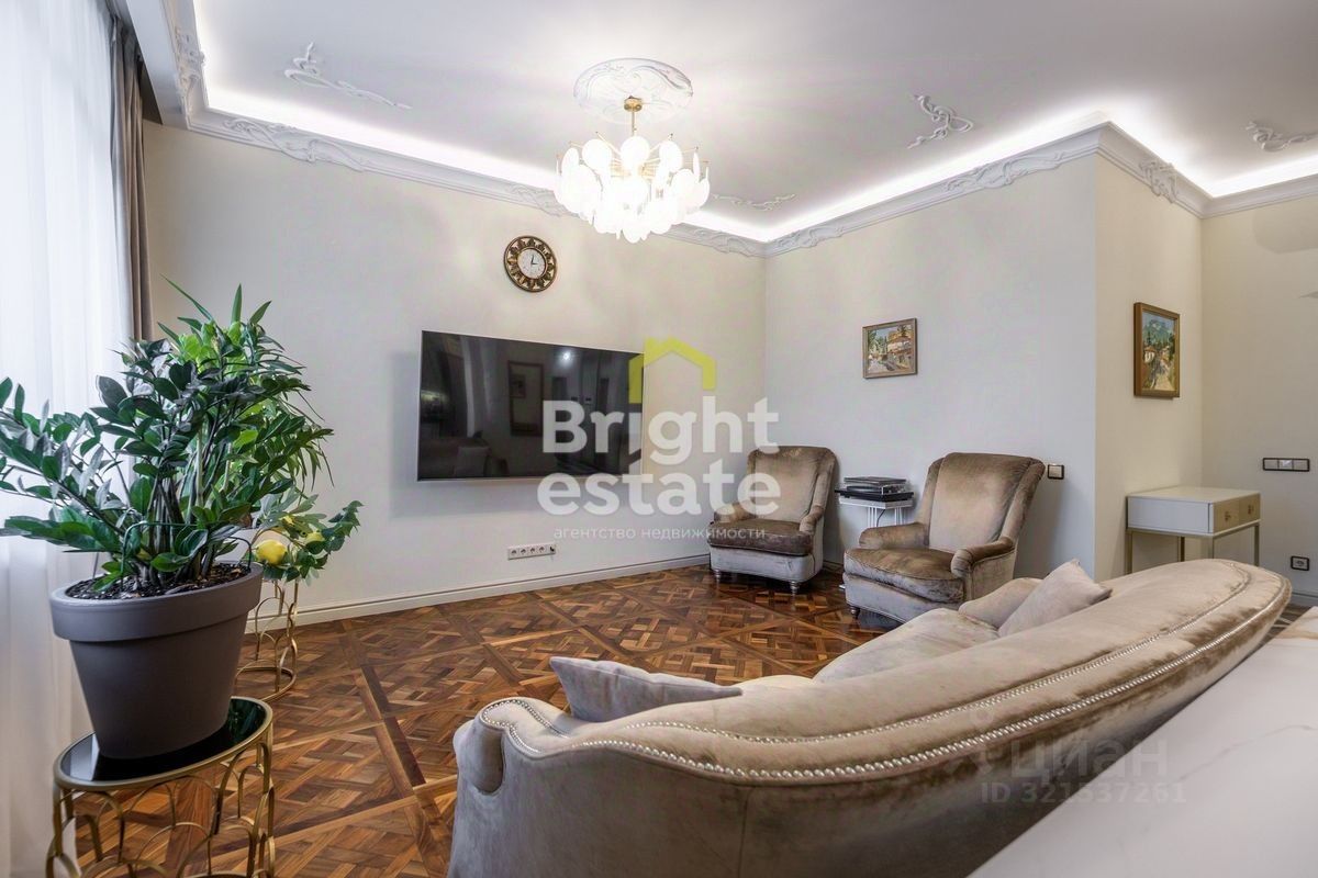Продажа 3-комн квартиры на вторичном рынке д. Новинки, улица Малахитовая, 7