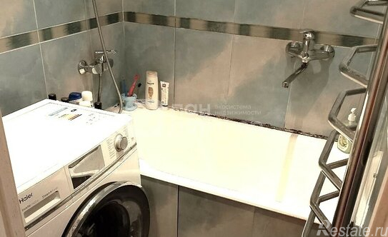 Продажа 3-комн квартиры на вторичном рынке Добровольцев ул,  д. 38