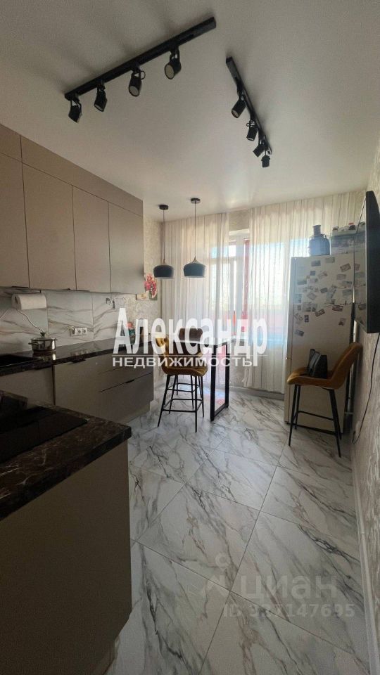 Продажа 2-комн квартиры на вторичном рынке Мурино, улица Шоссе в Лаврики, 89