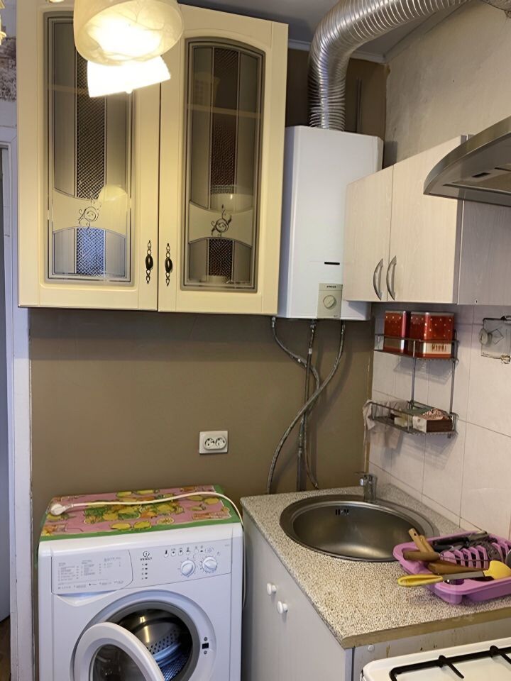 Продажа 1-комн квартиры на вторичном рынке Петергоф, Разводная улица, 31