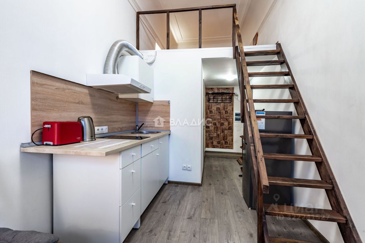 Продажа 6-комн квартиры на вторичном рынке Гатчинская улица, 35