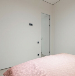 Продажа 1-комн квартиры на вторичном рынке улица Лабутина,  д. 3