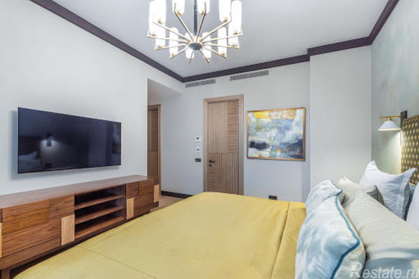 Продажа 6-комн квартиры на вторичном рынке Коробейников пер,  д. 1