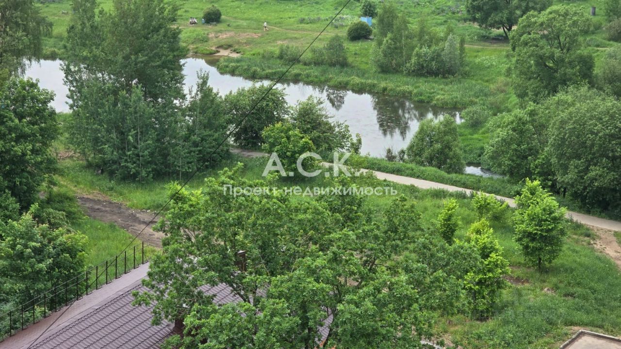 Продажа 2-комн квартиры на вторичном рынке Менделеево пгт, Пионерская улица, 1