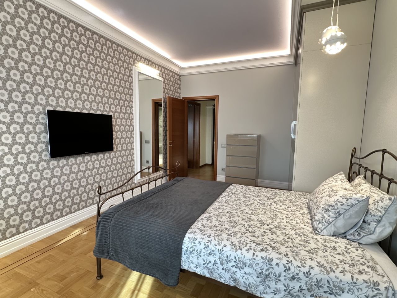 Продажа 4-комн квартиры на вторичном рынке Ельнинская улица, 11К3