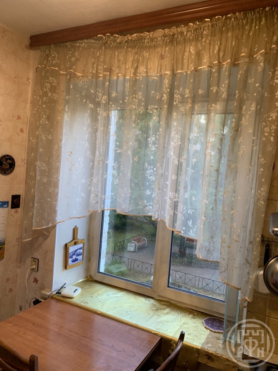 Продажа 2-комн квартиры на вторичном рынке Пушкин г., Саперная ул. ,  д. 10