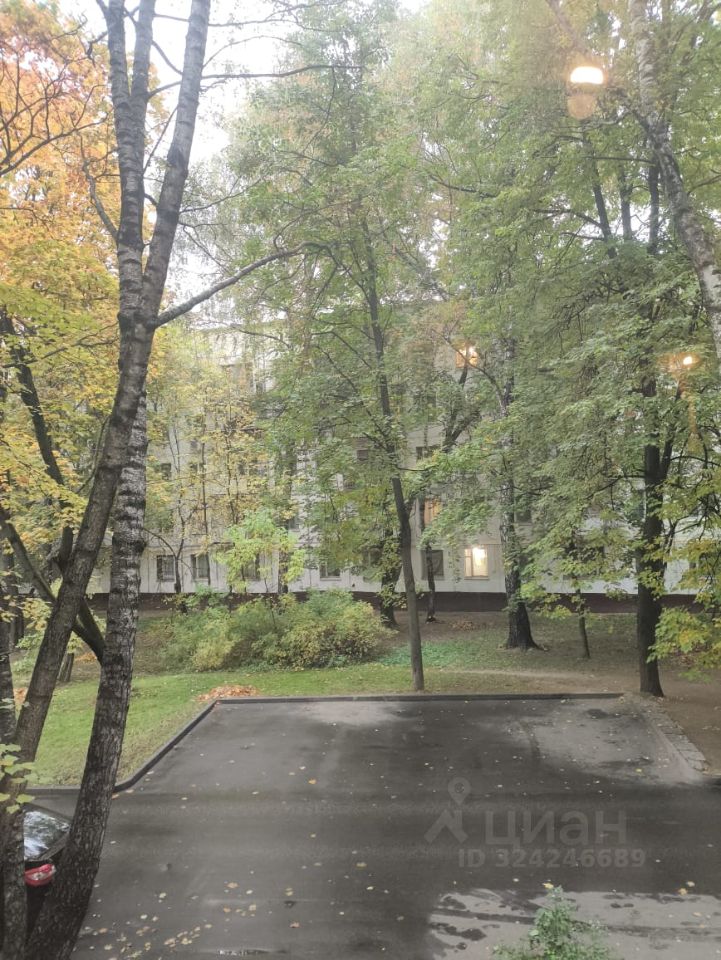 Аренда 3-комн квартиры на вторичном рынке Веерная улица, 32К2