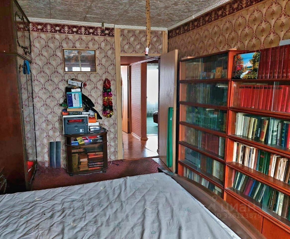Продажа 3-комн квартиры на вторичном рынке Серпухов, Октябрьская улица,  д. 15Б