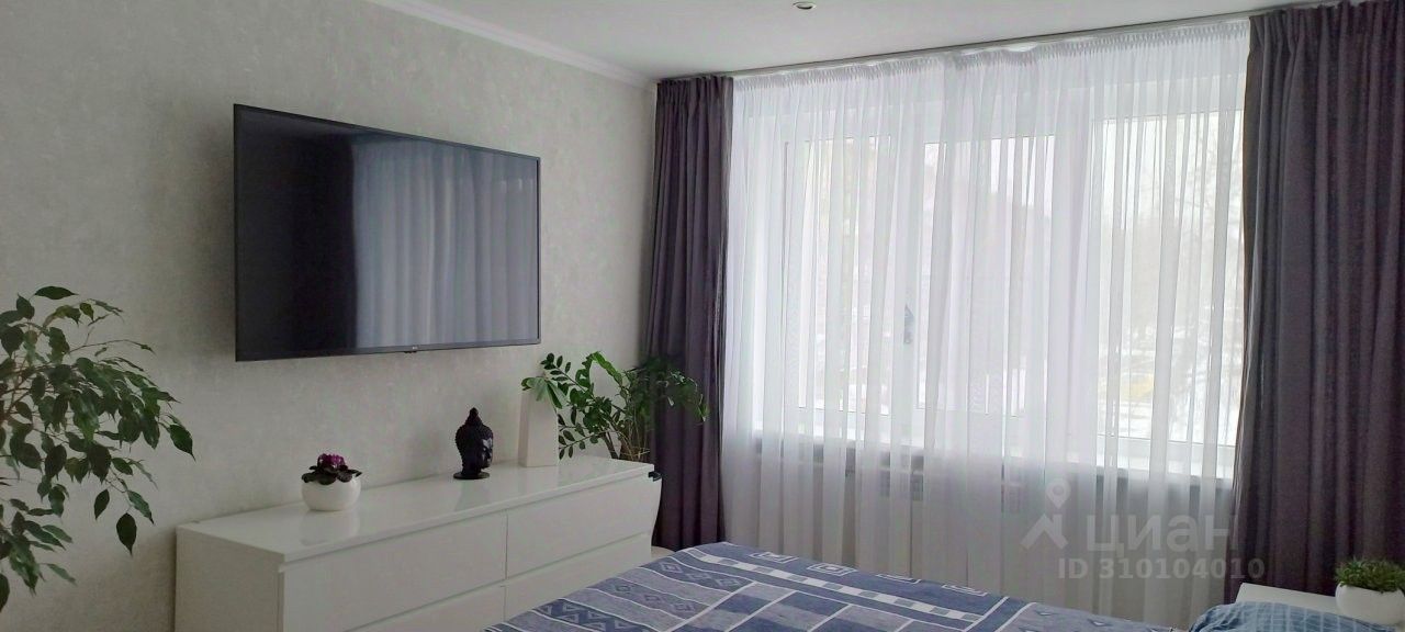 Продажа 3-комн квартиры на вторичном рынке Рощино пгт, улица Советская, 27