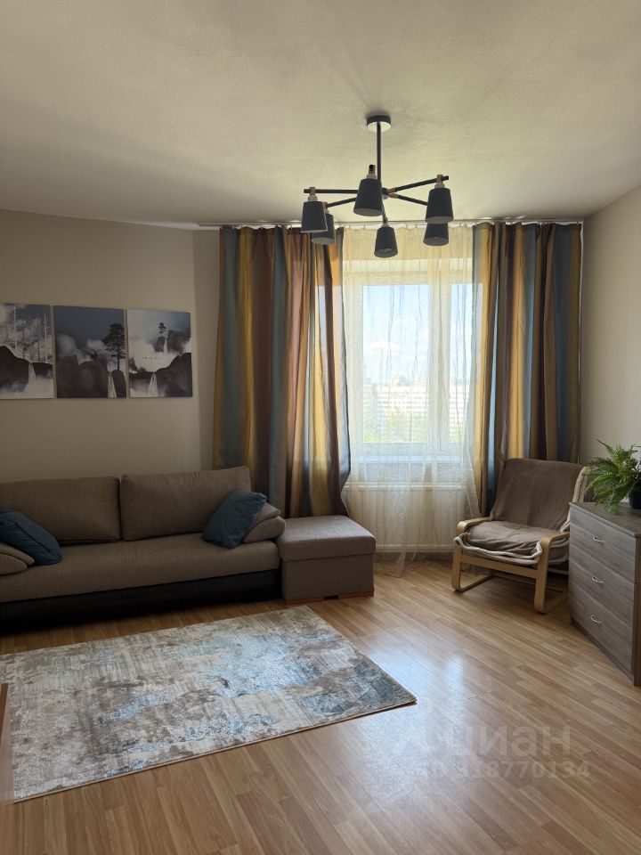 Аренда 1-комн квартиры на вторичном рынке проспект Славы, 52к1