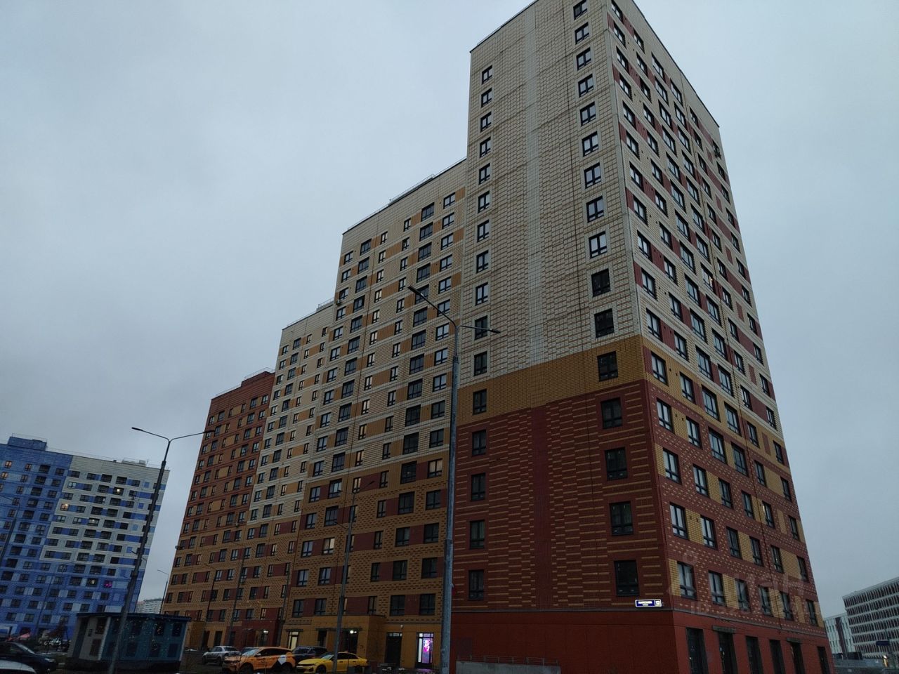 Продажа 4-комн квартиры на вторичном рынке улица Маресьева, 12к2