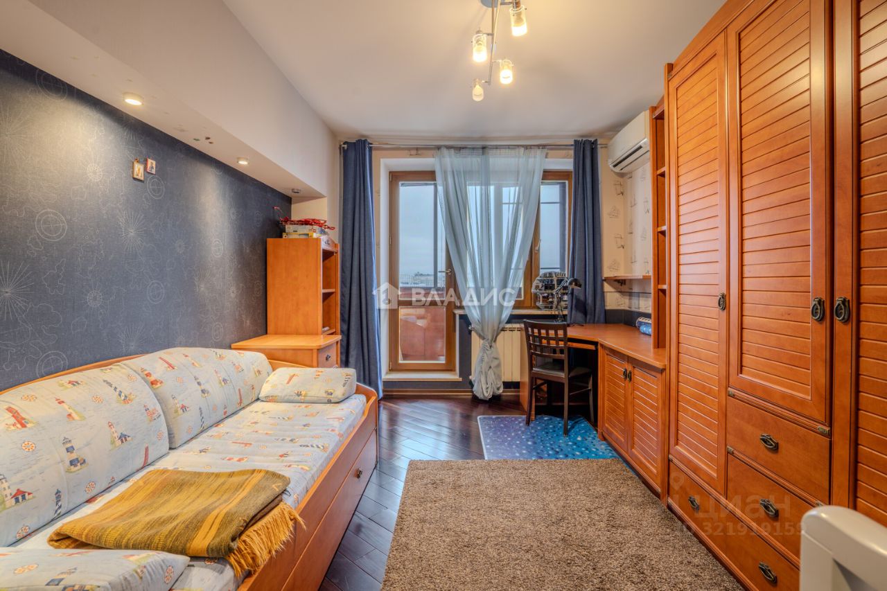 Продажа 3-комн квартиры на вторичном рынке Новокузнецкая улица, 6