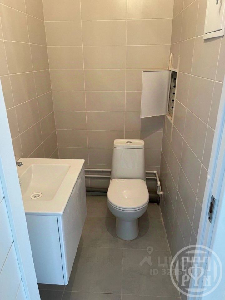 Продажа 2-комн квартиры на вторичном рынке пос. Бугры, улица Тихая, 5к3