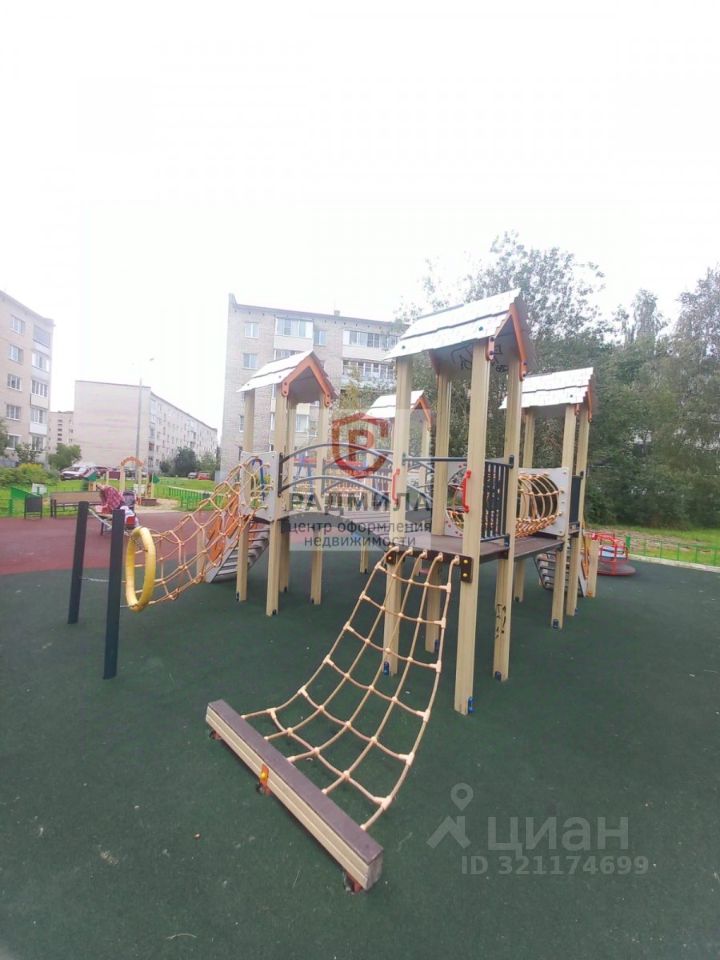 Продажа 3-комн квартиры на вторичном рынке Пересвет, улица Чкалова, 5
