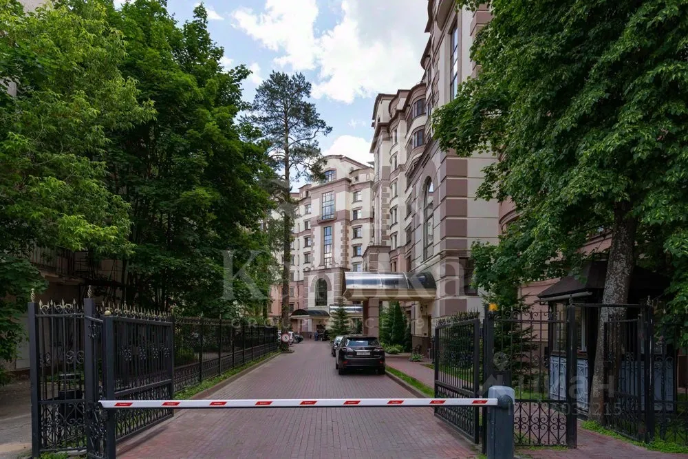 Продажа 4-комн квартиры на вторичном рынке пос. Сосны, 21