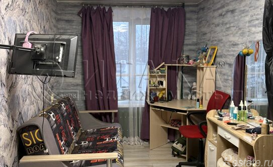 Продажа 3-комн квартиры на вторичном рынке Лодейное Поле, ул Гагарина,  д. 13