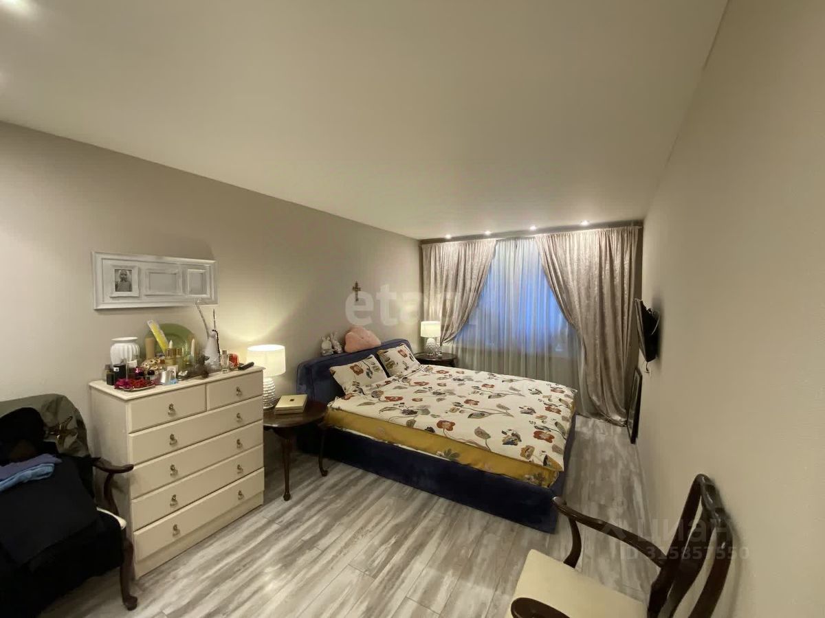 Продажа 3-комн квартиры на вторичном рынке улица Танкиста Хрустицкого, 108