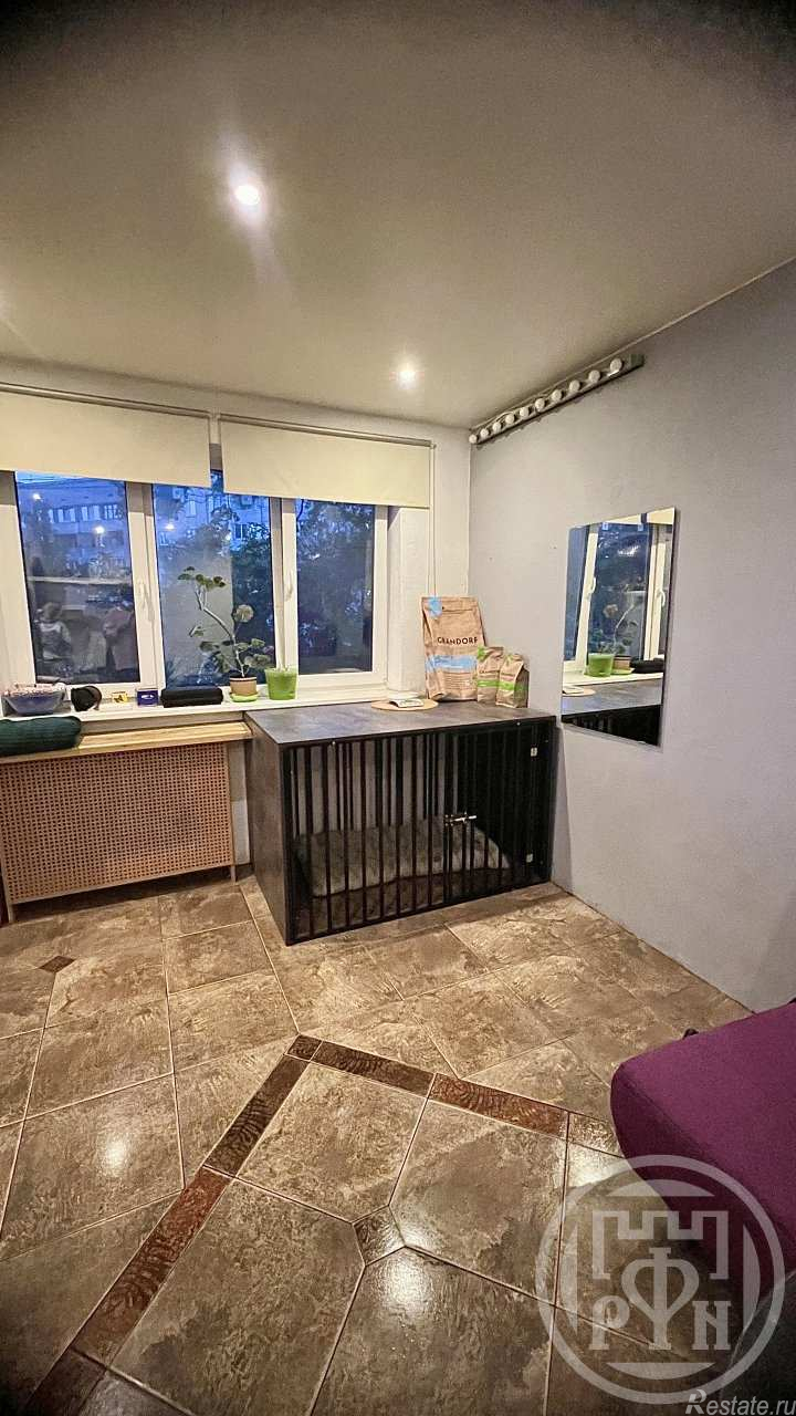 Продажа 3-комн квартиры на вторичном рынке Красное Село г., Юных Пионеров ул. ,  д. 16