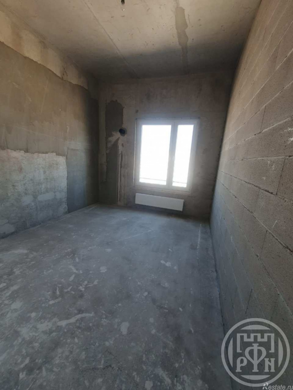 Продажа 4-комн квартиры на вторичном рынке Петровский просп.,  д. 9