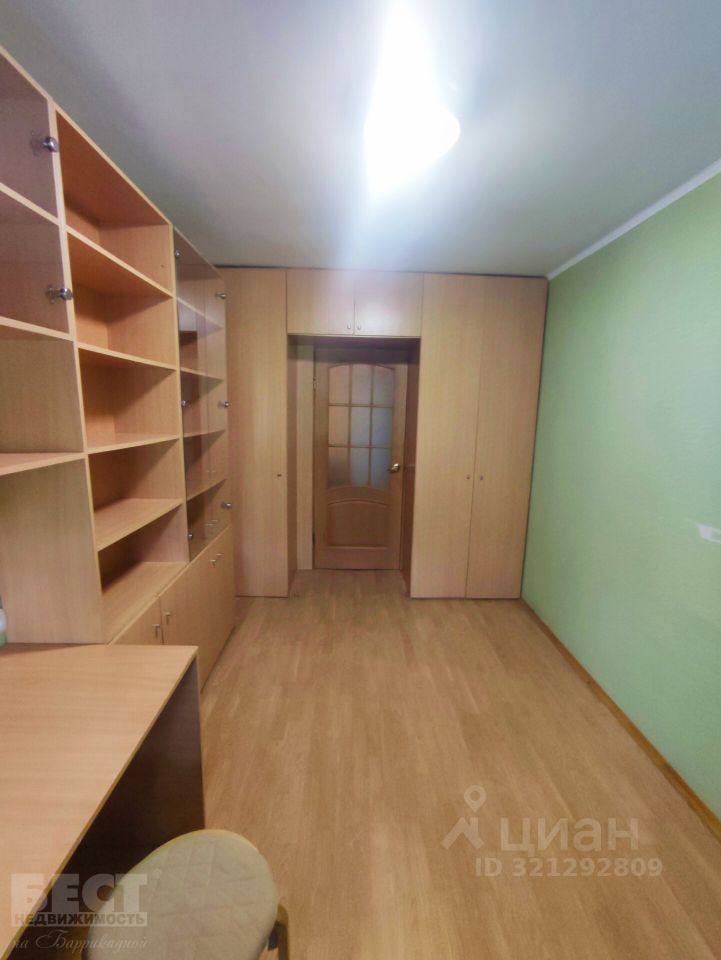 Продажа 3-комн квартиры на вторичном рынке Нахабино пгт, улица Парковая, 3