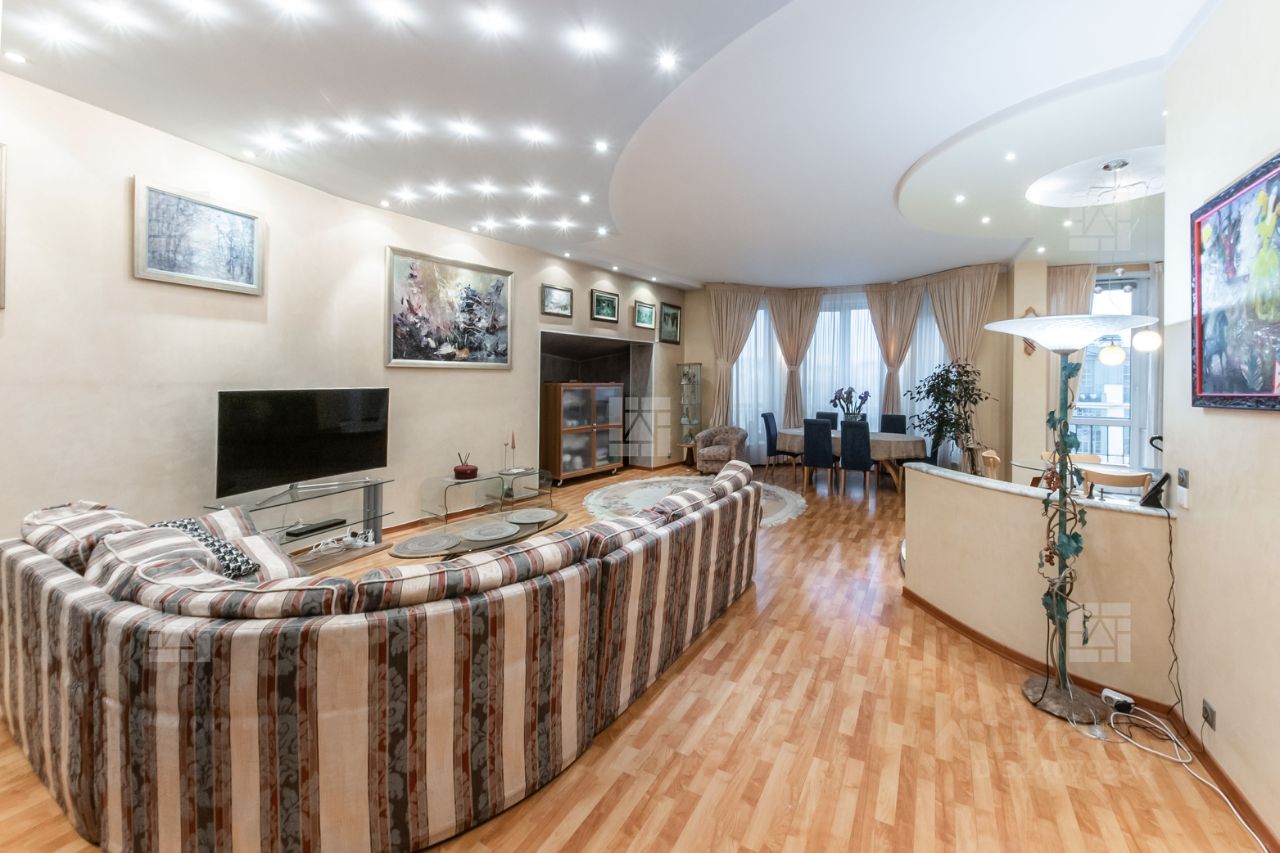 Продажа 4-комн квартиры на вторичном рынке Малая Бронная улица, 25