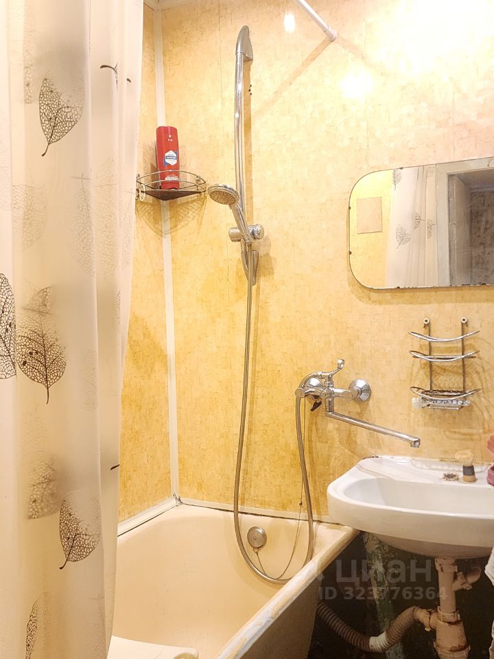 Продажа 2-комн квартиры на вторичном рынке улица Пионерстроя, 18