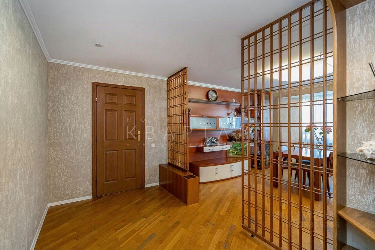 Продажа 4-комн квартиры на вторичном рынке Варшавское шоссе, 75К1