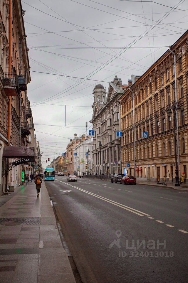 Продажа 4-комн квартиры на вторичном рынке Загородный проспект, 17