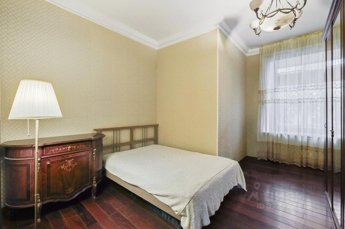 Продажа 3-комн квартиры на вторичном рынке Новорязанская улица,  д. 36