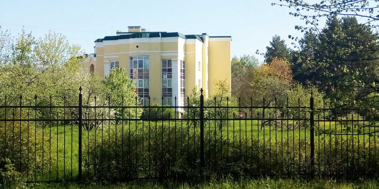 Продажа 3-комн квартиры на вторичном рынке Петергоф, улица Аврова, 26к1