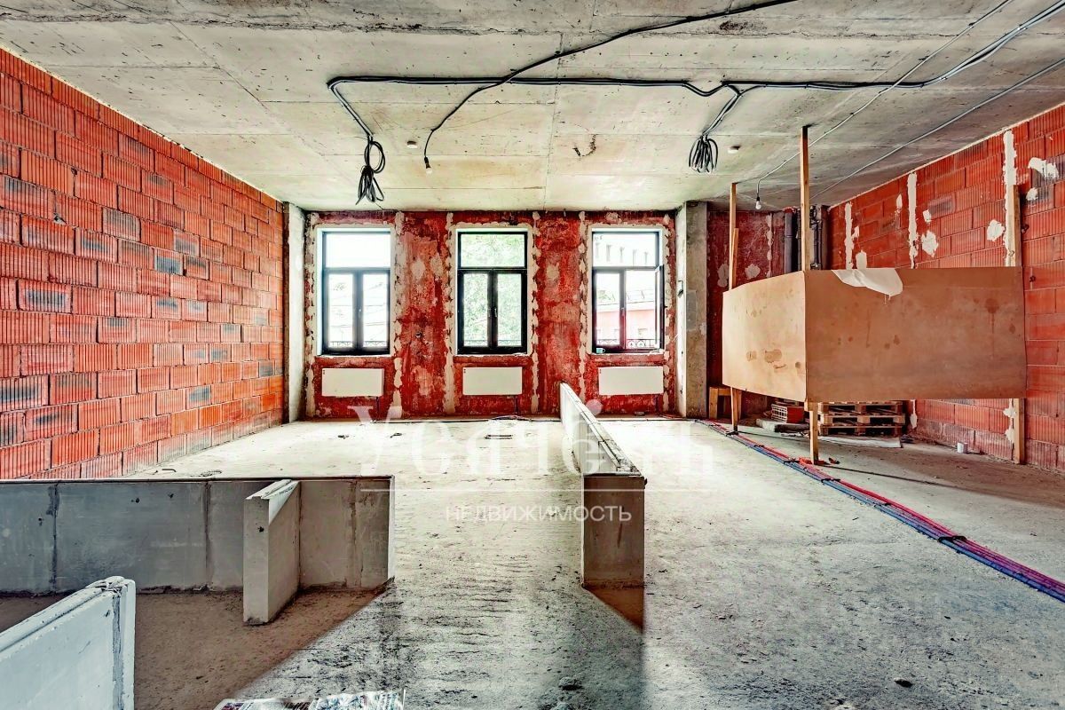 Продажа 2-комн квартиры на вторичном рынке Большая Никитская улица, 17С1
