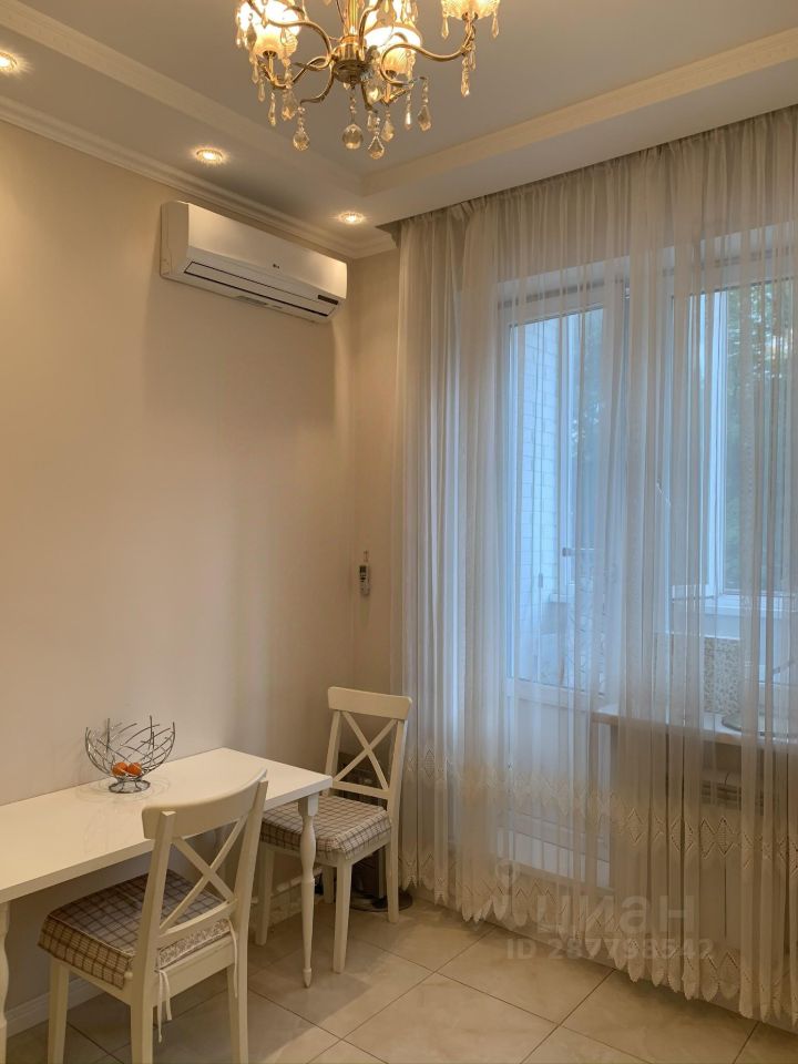 Аренда 2-комн квартиры на вторичном рынке Веерная улица, 6