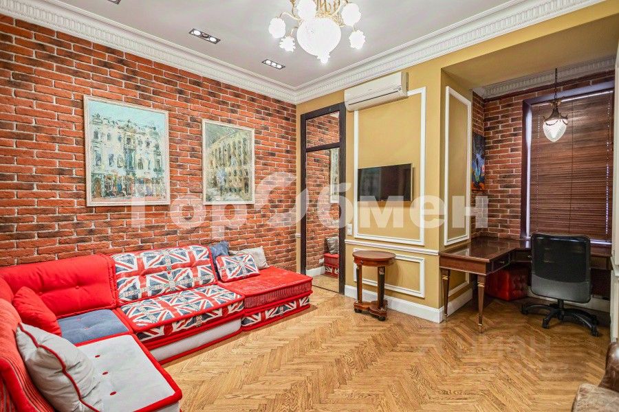 Продажа 4-комн квартиры на вторичном рынке Спиридоньевский переулок, 12/9