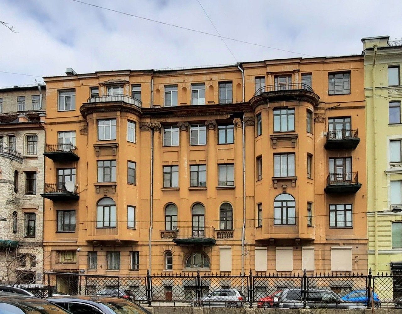Продажа 4-комн квартиры на вторичном рынке Таврическая улица, 3