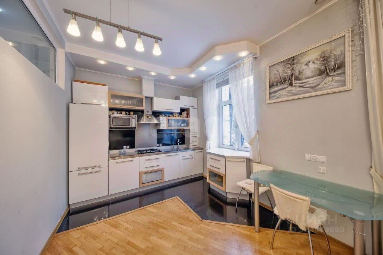 Аренда 2-комн квартиры на вторичном рынке Каменноостровский проспект, 34