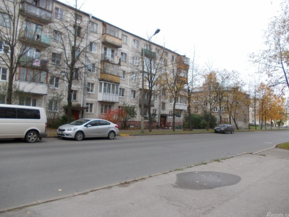 Продажа 3-комн квартиры на вторичном рынке ломоносов улица Александровская,  д. 45