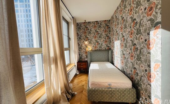 Продажа 4-комн квартиры на вторичном рынке ул Челюскина,  д. 6,  к. 1